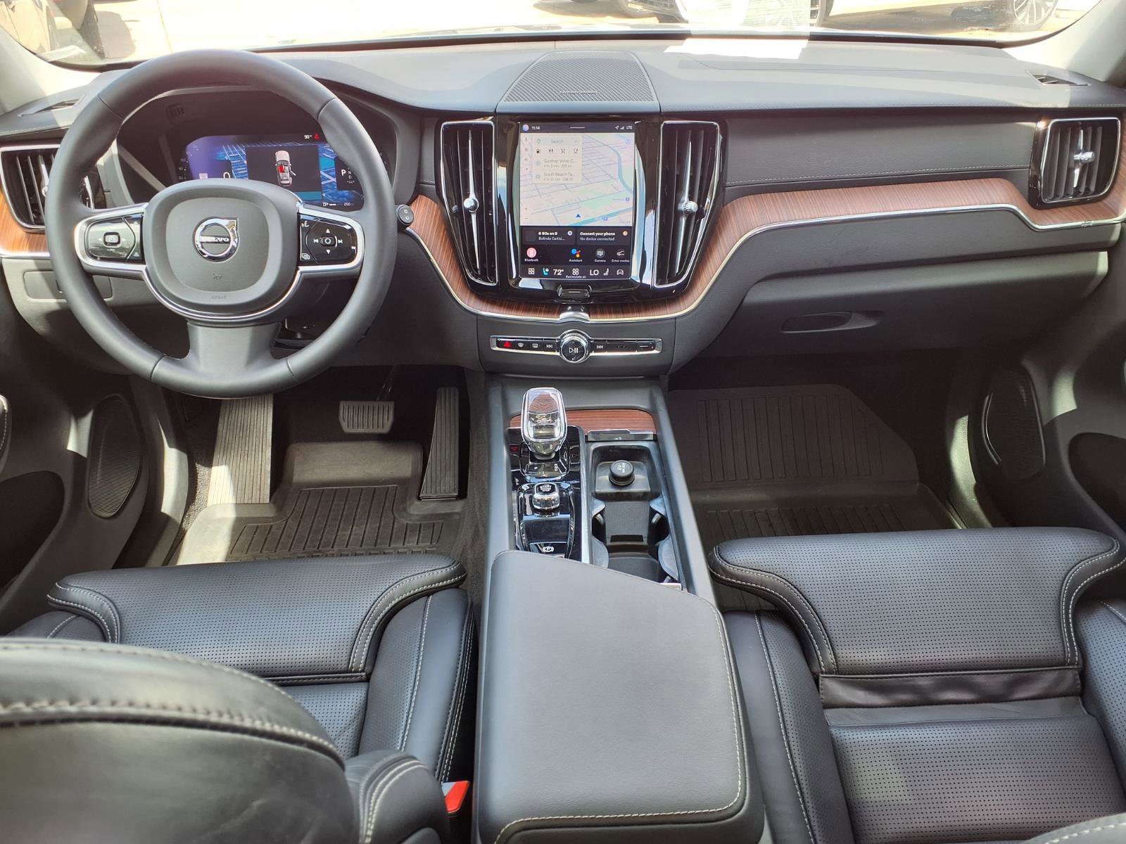 Certified 2023 Volvo XC60 B5 Ultimate w/ Climate Package image 17