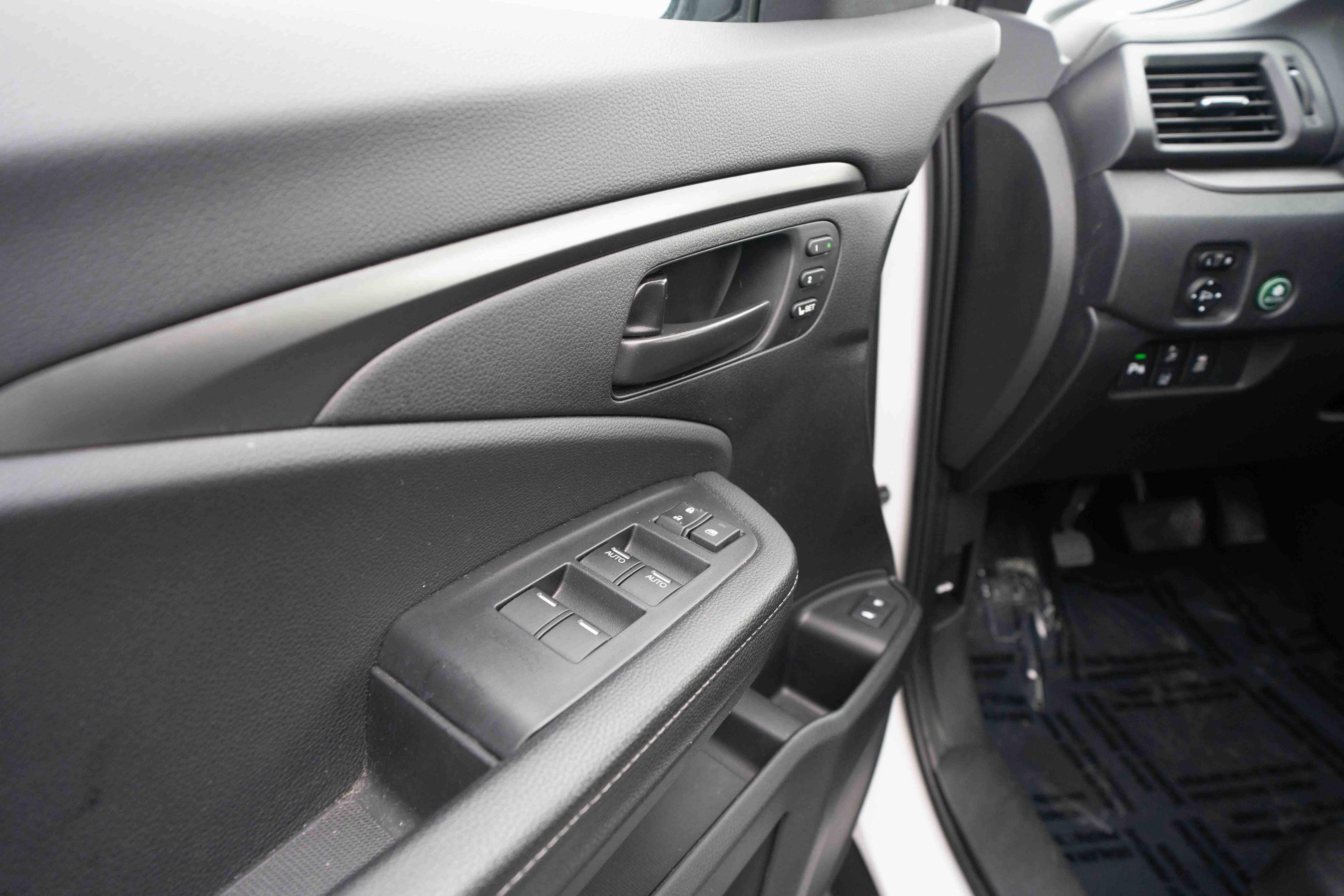 Used 2025 Honda Passport EX-L image 7