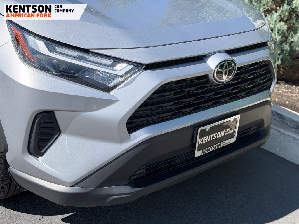 Used 2025 Toyota RAV4 XLE AWD/4WD image 11