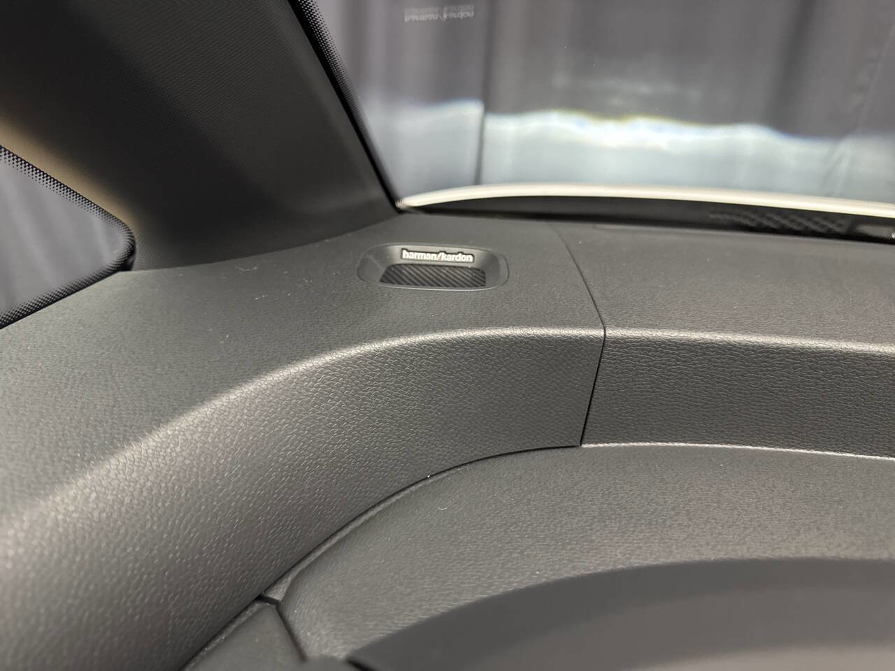 Used 2025 Volkswagen ID. Buzz 1st Edition image 28