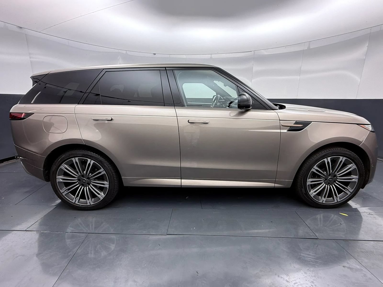 Used 2023 Land Rover Range Rover Sport SE Dynamic AWD/4WD image 5