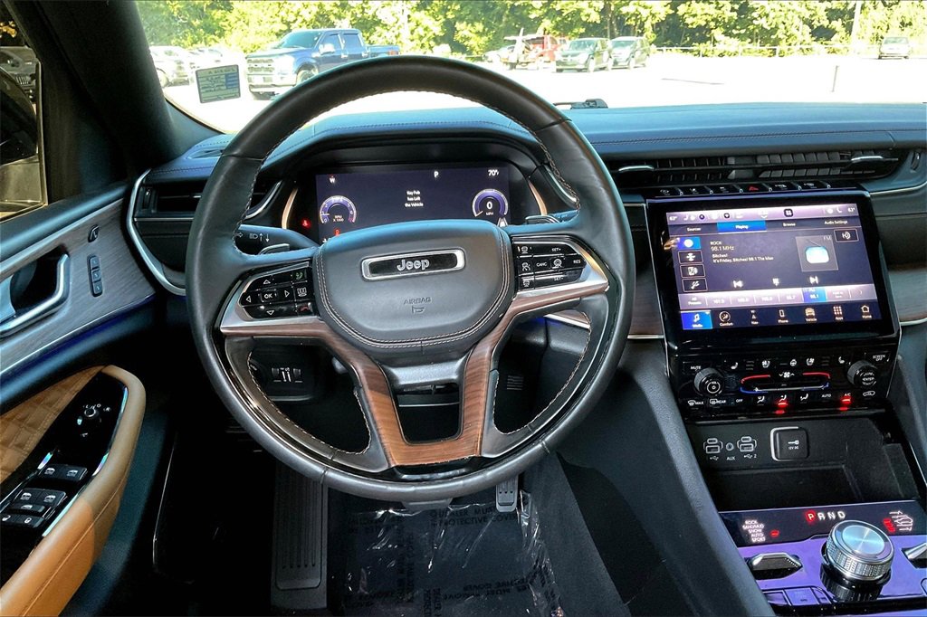 Certified 2023 Jeep Grand Cherokee L Summit w/ Luxury Tech Group V image 5