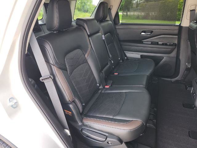 Certified 2024 Nissan Pathfinder Platinum w/ Cargo Package FWD image 15