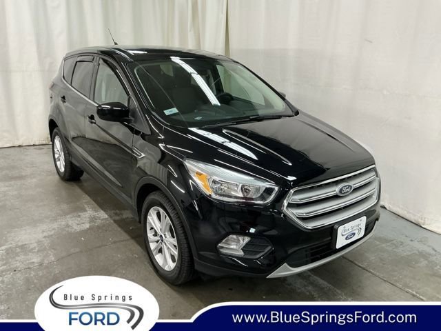 Used 2019 Ford Escape SE FWD image 1