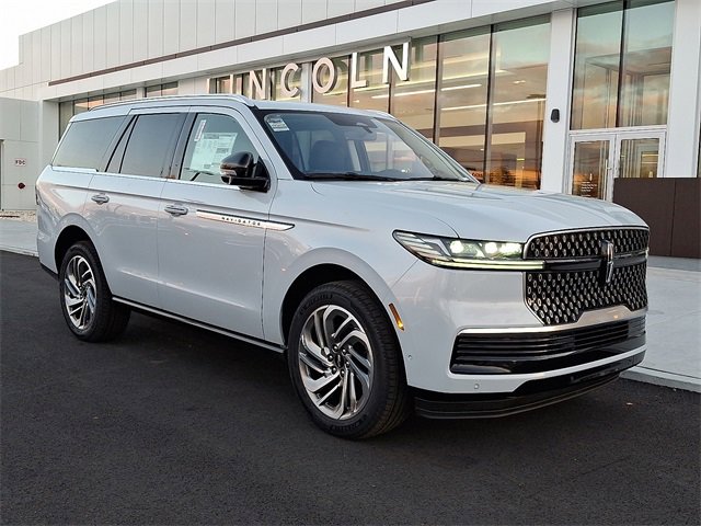 New 2025 Lincoln Navigator Reserve image 2