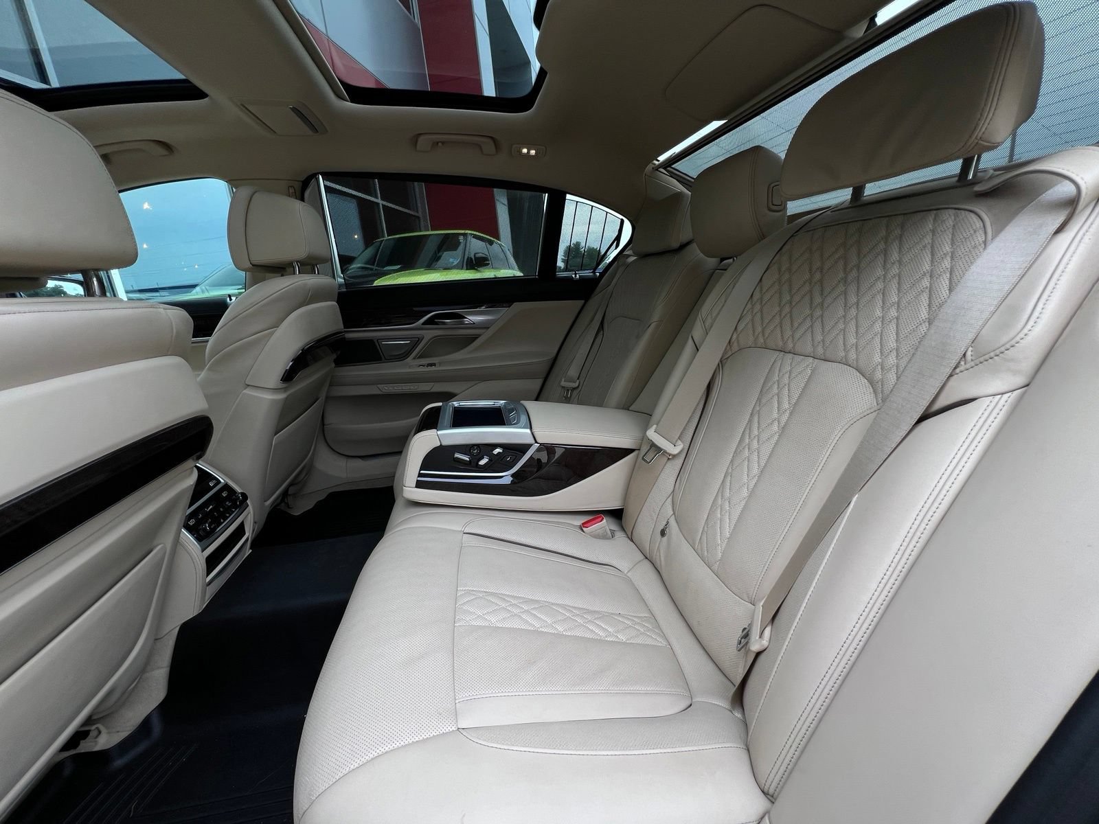 Used 2019 BMW 740e xDrive w/ Executive Package AWD/4WD image 23