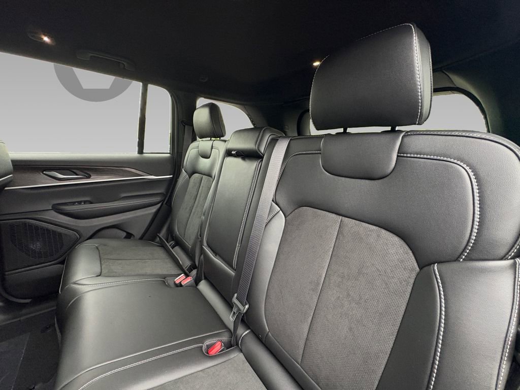 New 2026 Jeep Grand Cherokee Altitude RWD image 4