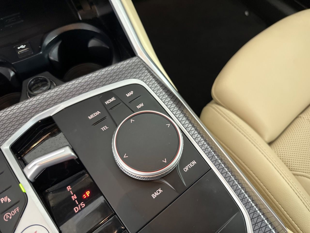 Used 2025 BMW 330i Sedan w/ Convenience Package image 23