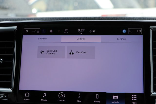 New 2023 Chrysler Pacifica Limited w/ Uconnect Theater Family Group FWD image 22