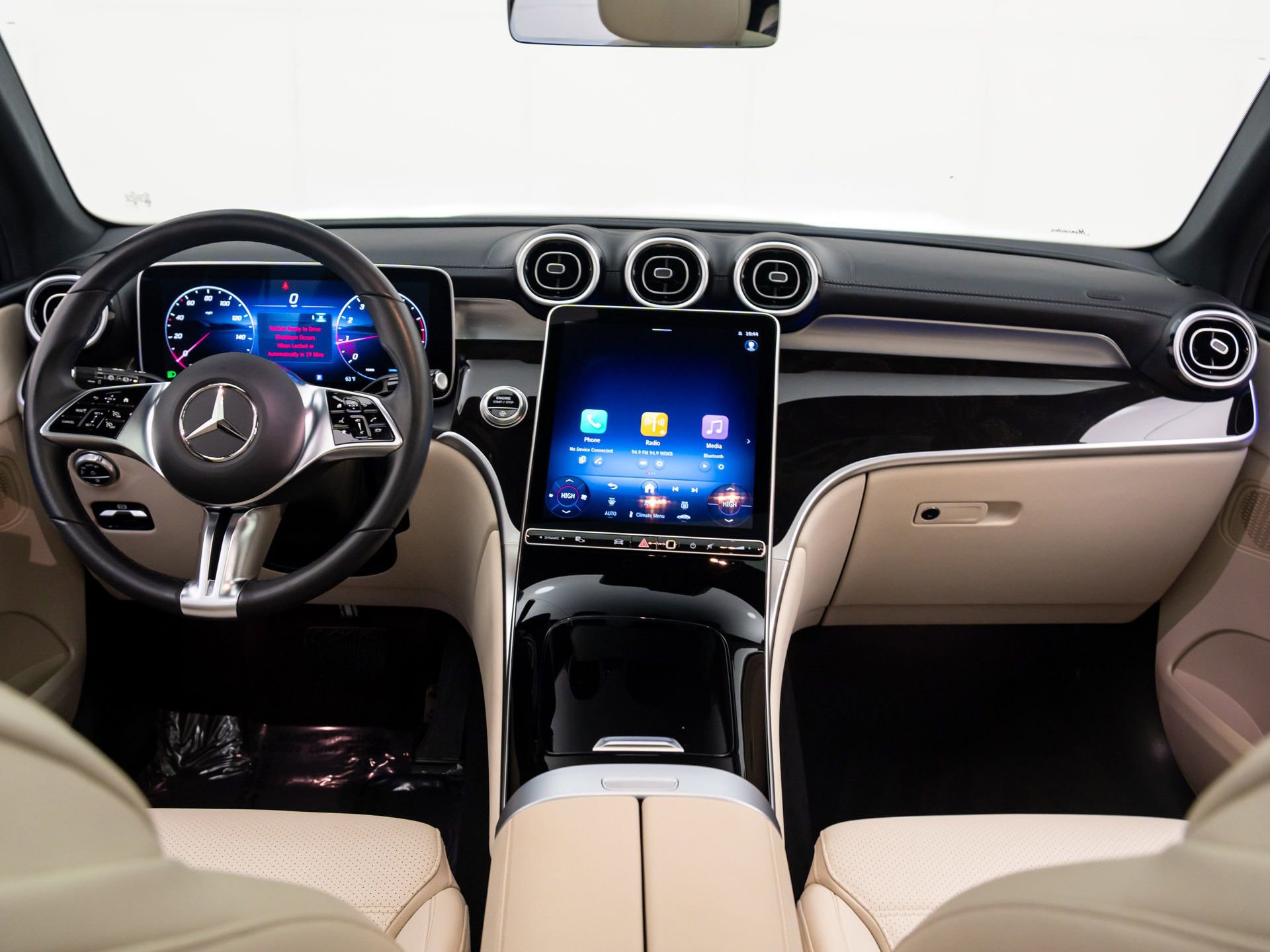 Certified 2025 Mercedes-Benz GLC 300 4MATIC image 11