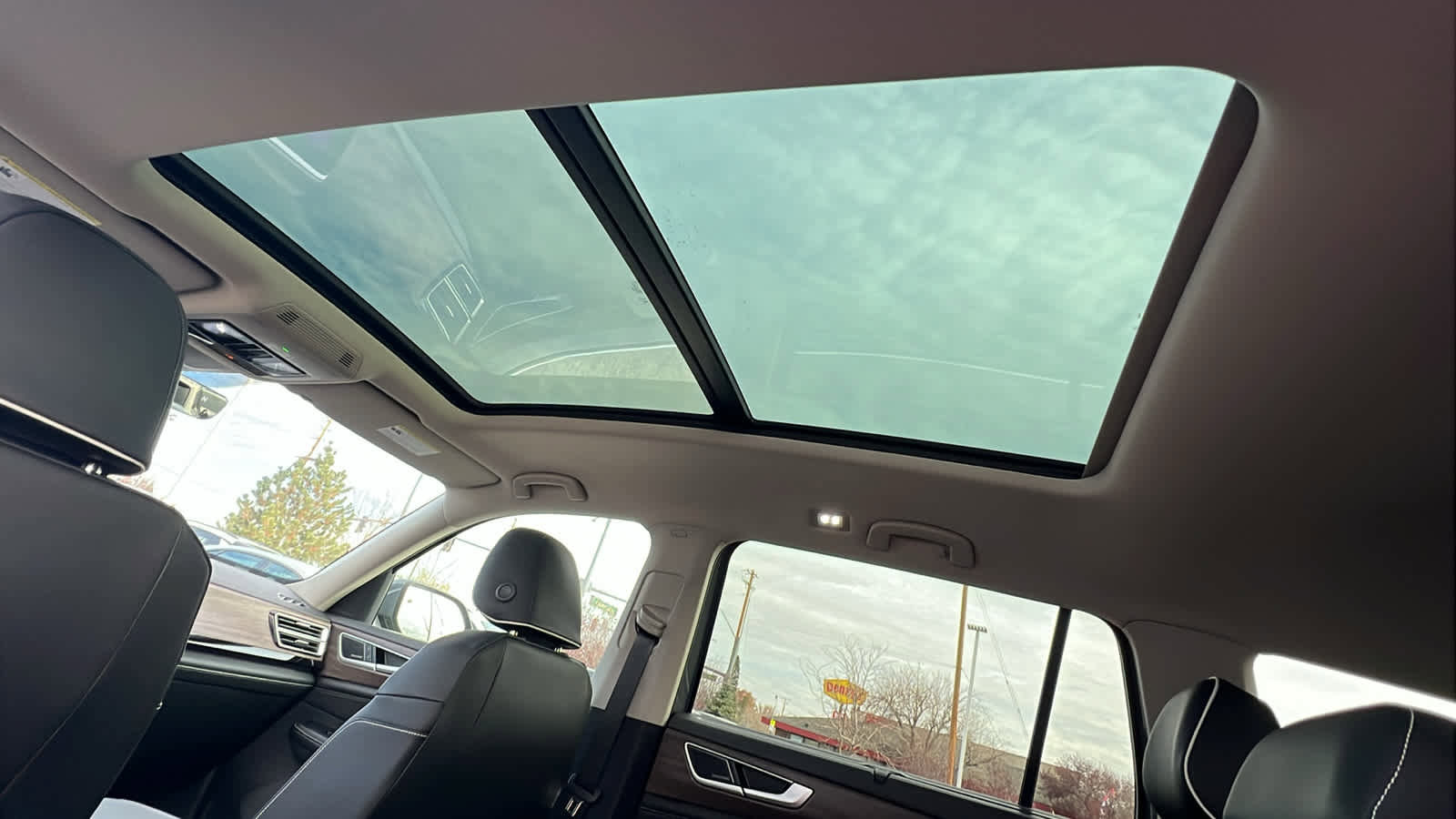 New 2026 Volkswagen Atlas SEL Premium R-Line image 32