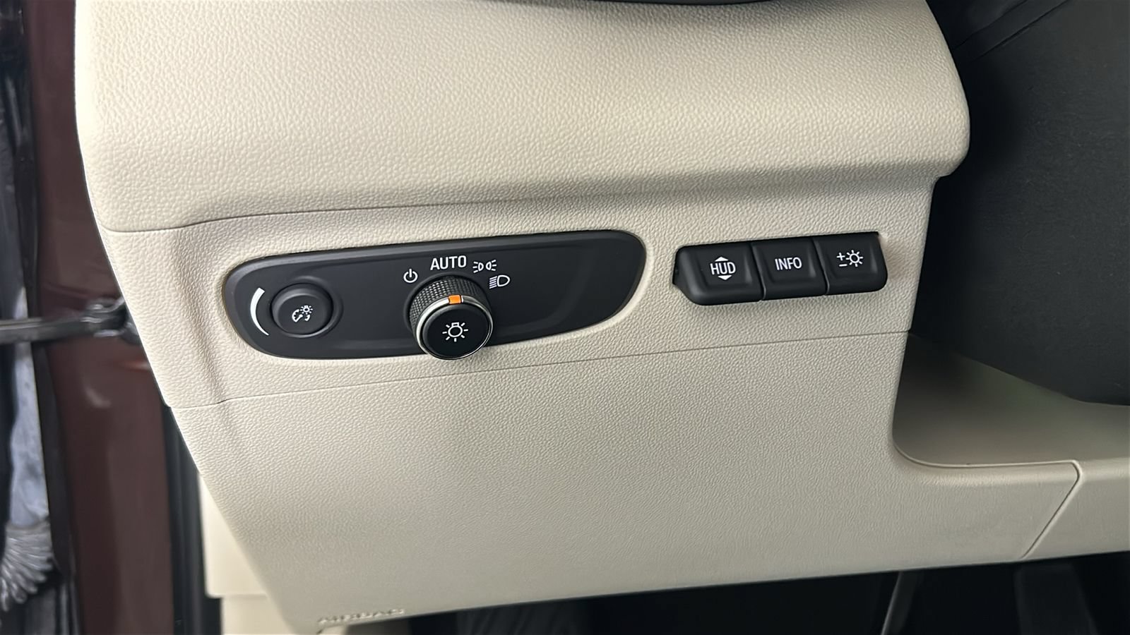 Used 2023 Buick Envision Avenir AWD/4WD image 22