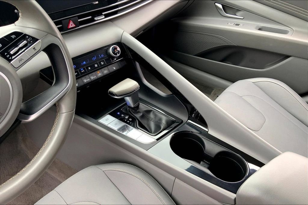 Used 2021 Hyundai Elantra SEL w/ Convenience + Premium Package image 13