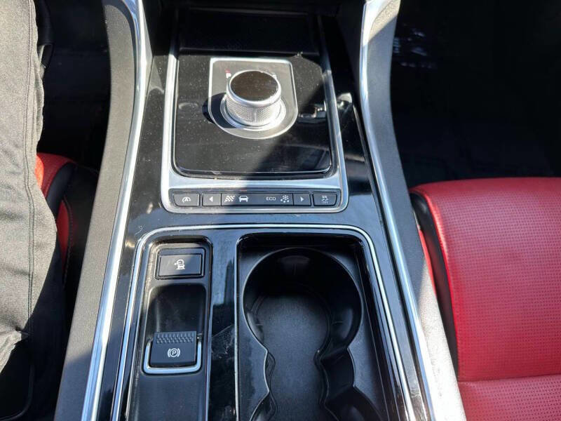 Used 2016 Jaguar XF R-Sport image 24