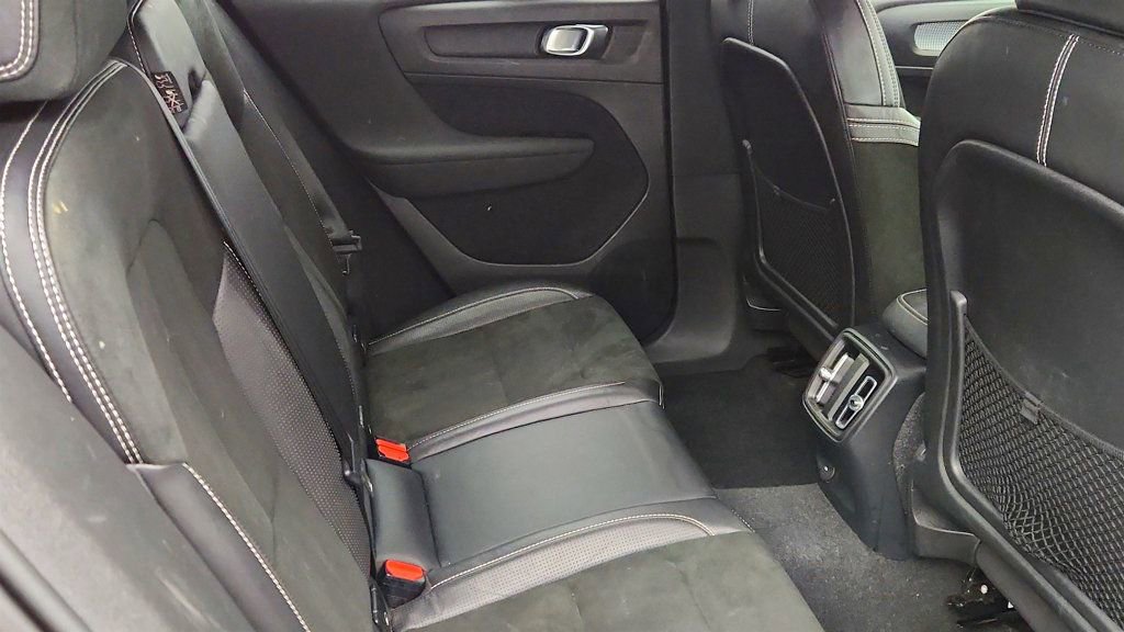 Used 2021 Volvo XC40 P8 Recharge image 23