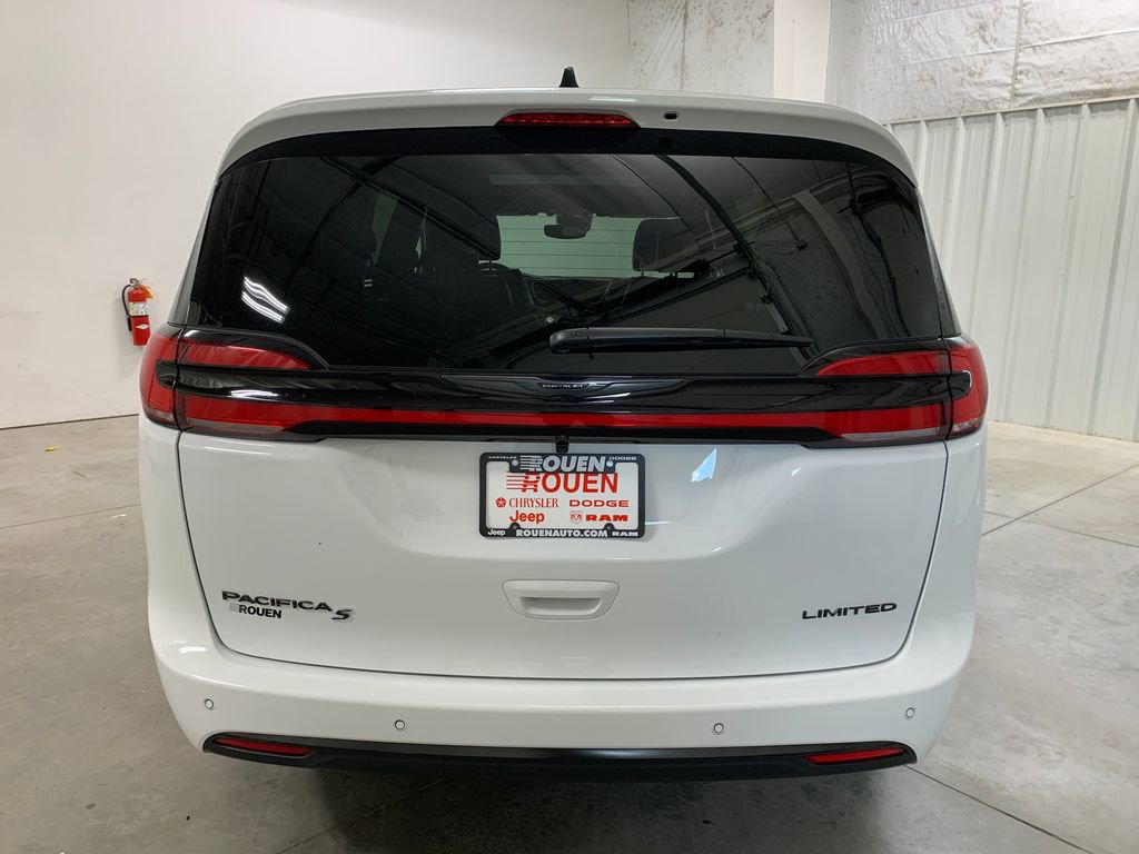 Used 2026 Chrysler Pacifica Limited w/ S Appearance Package FWD image 10