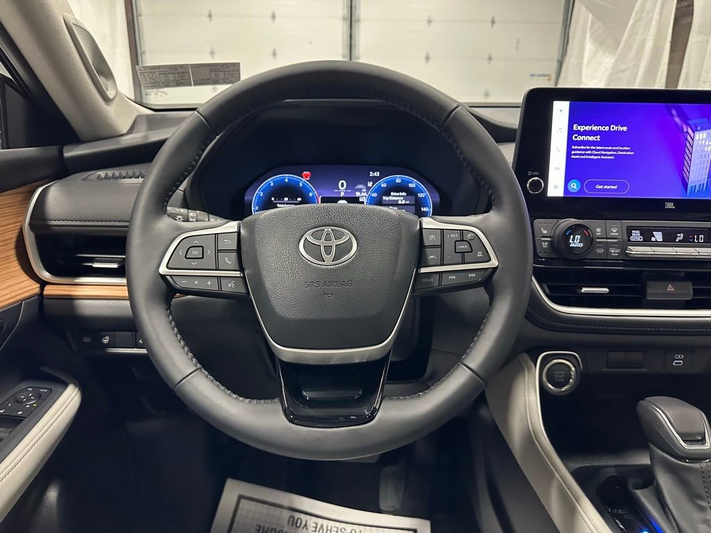 Used 2025 Toyota Grand Highlander AWD image 18
