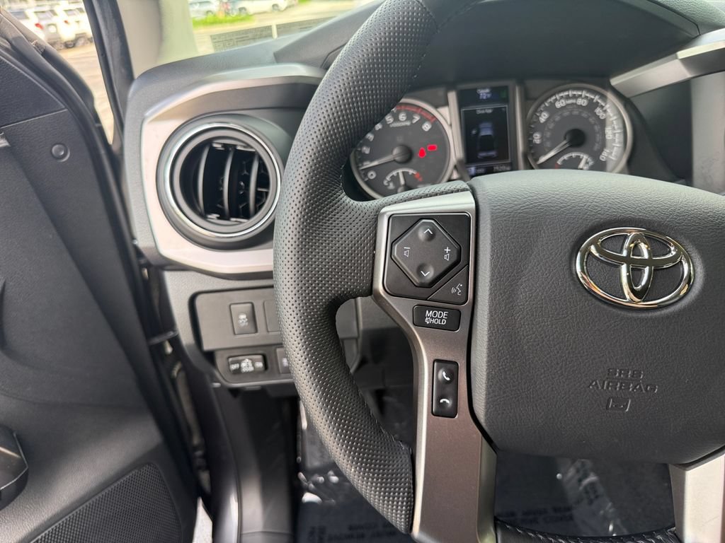 Used 2022 Toyota Tacoma SR5 w/ SR5 Appearance Package (SM) AWD/4WD image 29