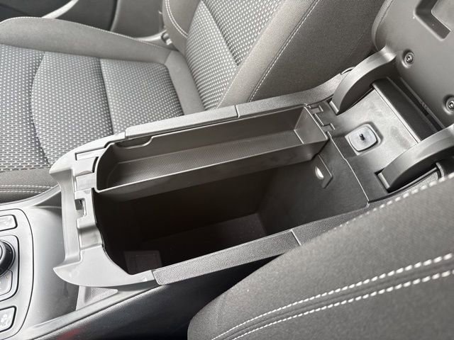 Used 2023 GMC Terrain SLE w/ Driver Convenience Package image 29