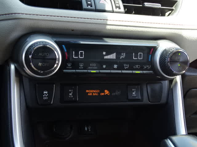 Used 2019 Toyota RAV4 Limited w/ Carpet Mat Package FWD image 31