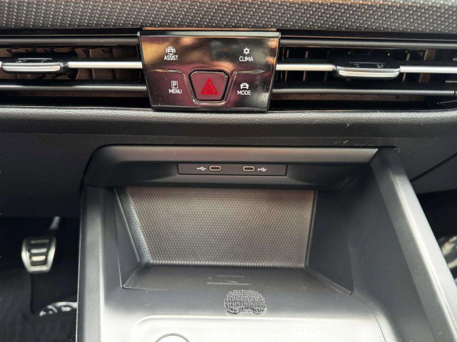 Used 2022 Volkswagen Golf R image 33