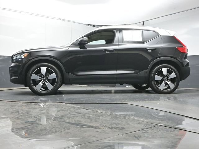 Used 2020 Volvo XC40 T5 Momentum w/ Premium Package image 37