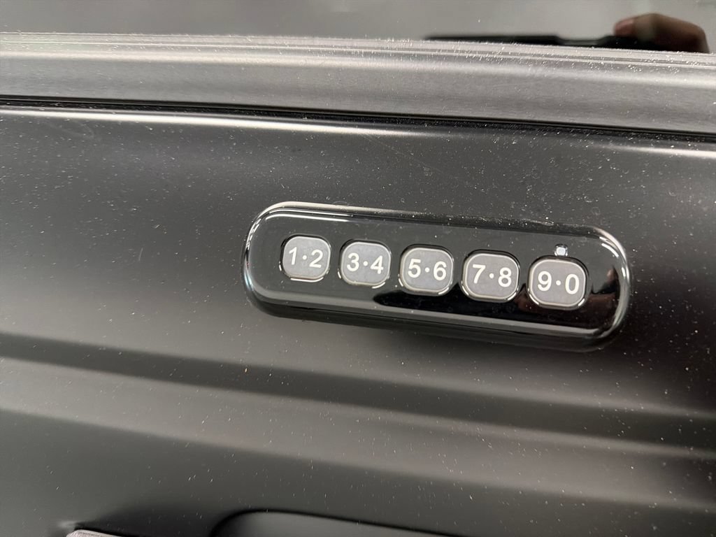 Used 2022 Ford Bronco Raptor AWD/4WD image 9