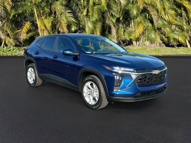 Used 2024 Chevrolet Trax LS w/ LS Convenience Package FWD image 2