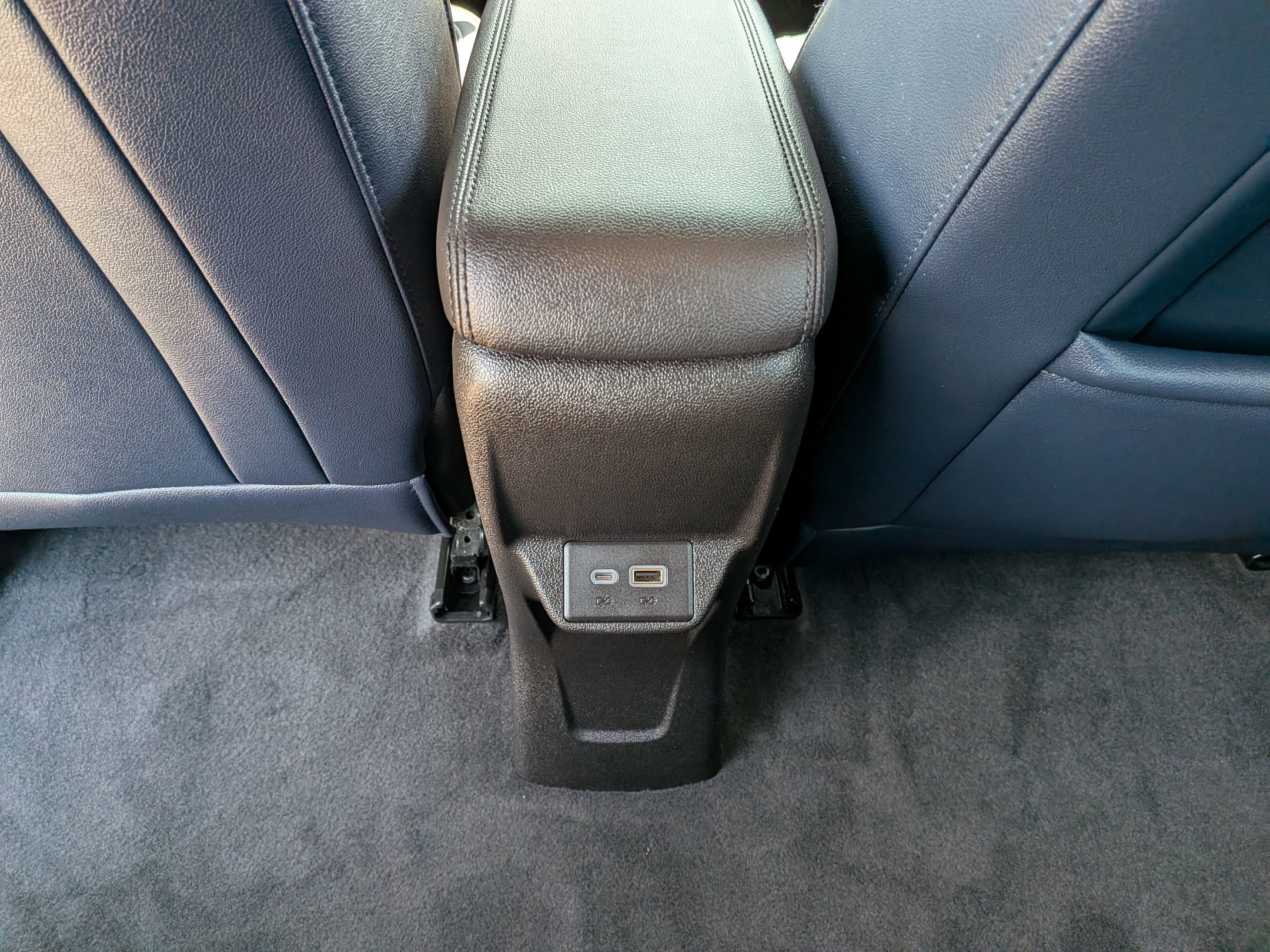 Used 2022 Chevrolet Bolt EUV LT w/ Convenience Package FWD image 27