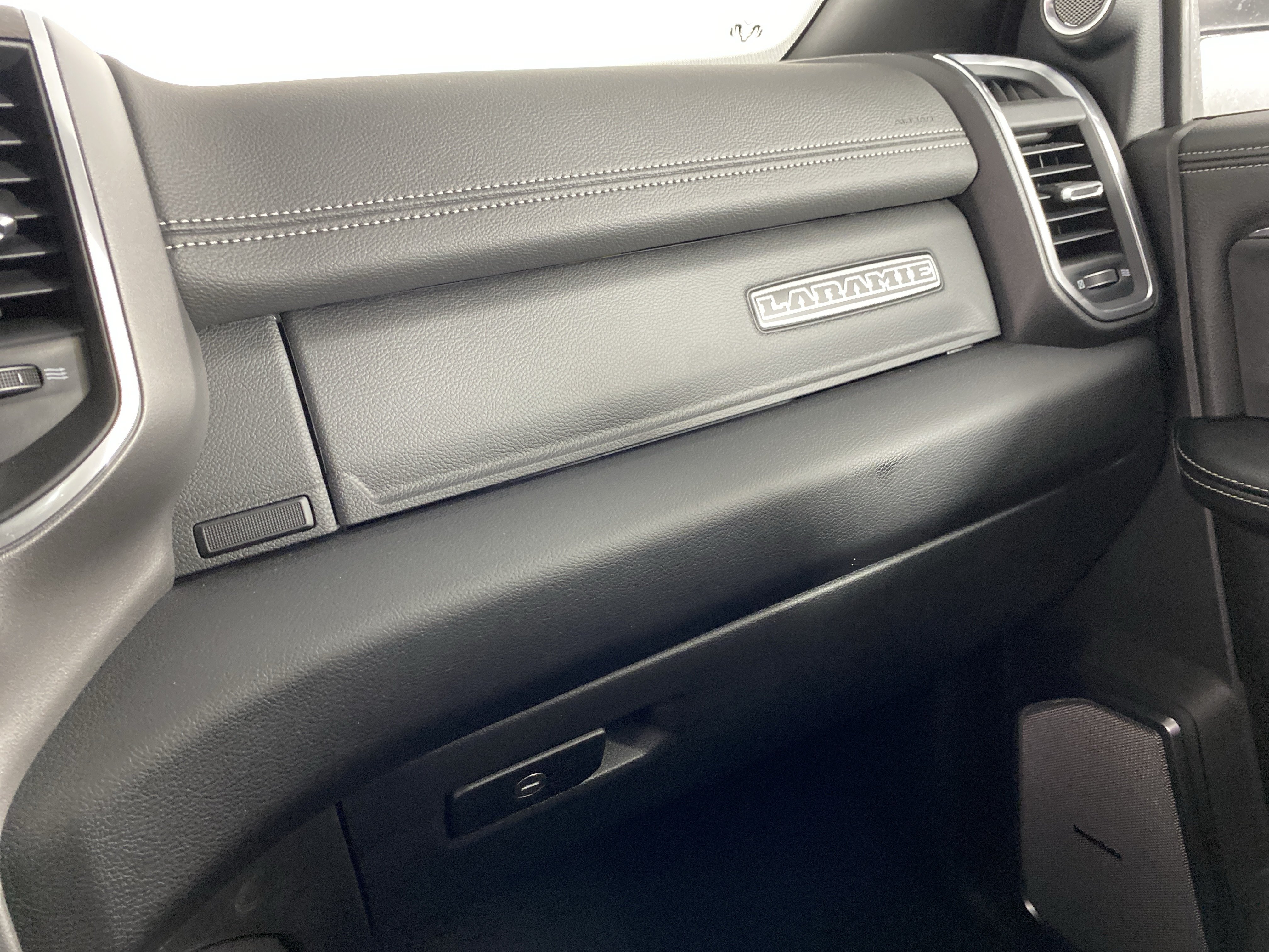 New 2026 RAM 3500 Laramie AWD/4WD image 31
