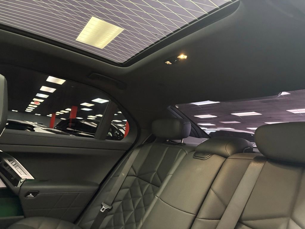 Used 2025 BMW 740i w/ Premium Package RWD image 39