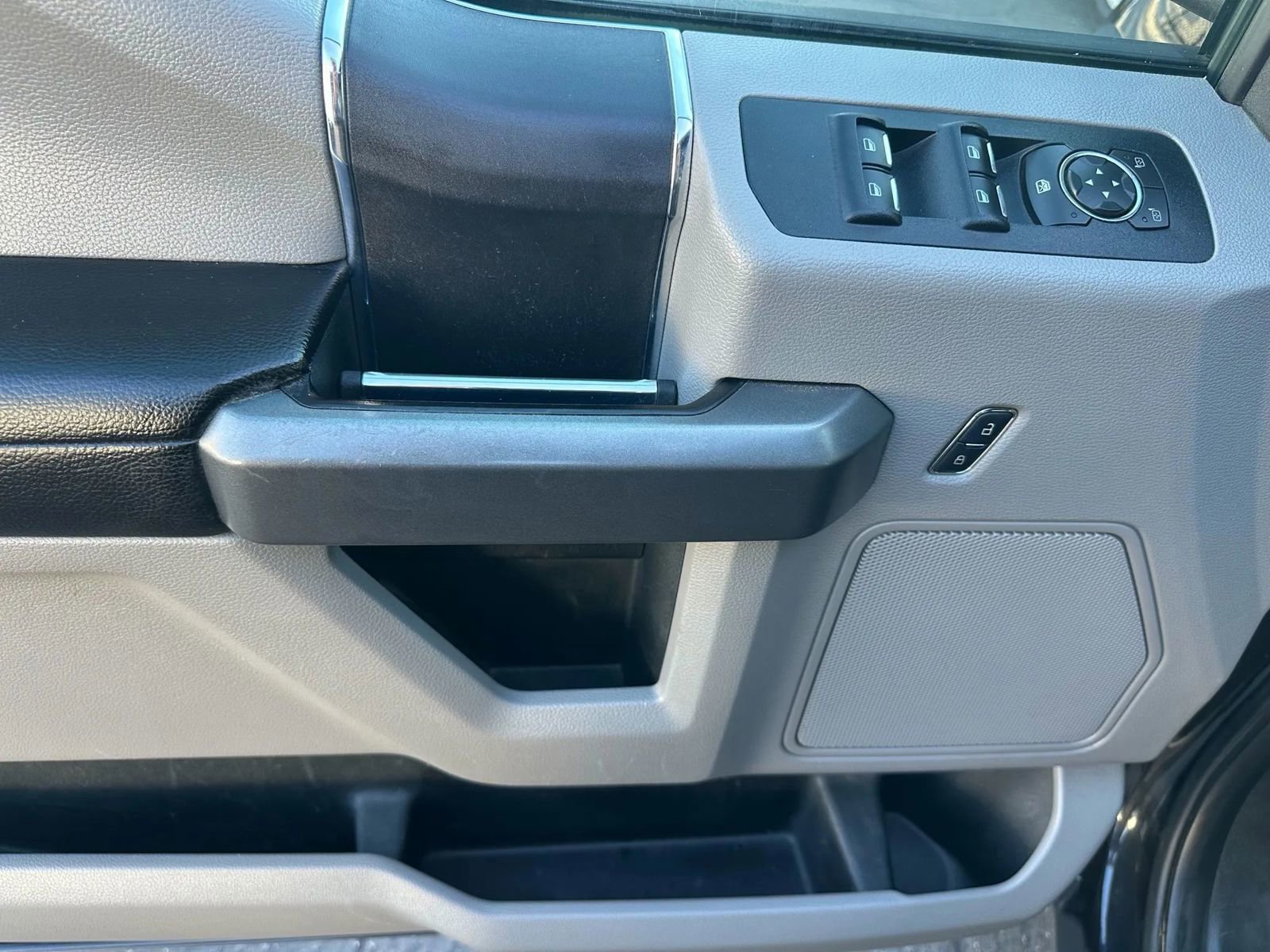 Used 2015 Ford F150 XLT w/ Equipment Group 301A Mid image 25