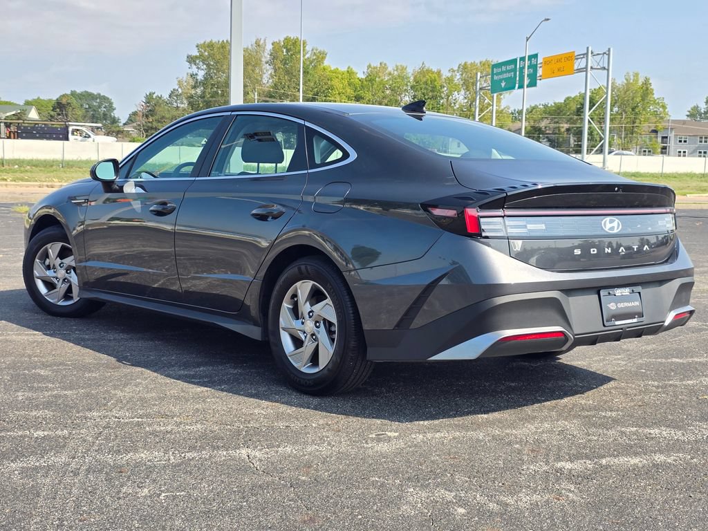 Used 2025 Hyundai Sonata SE FWD image 12