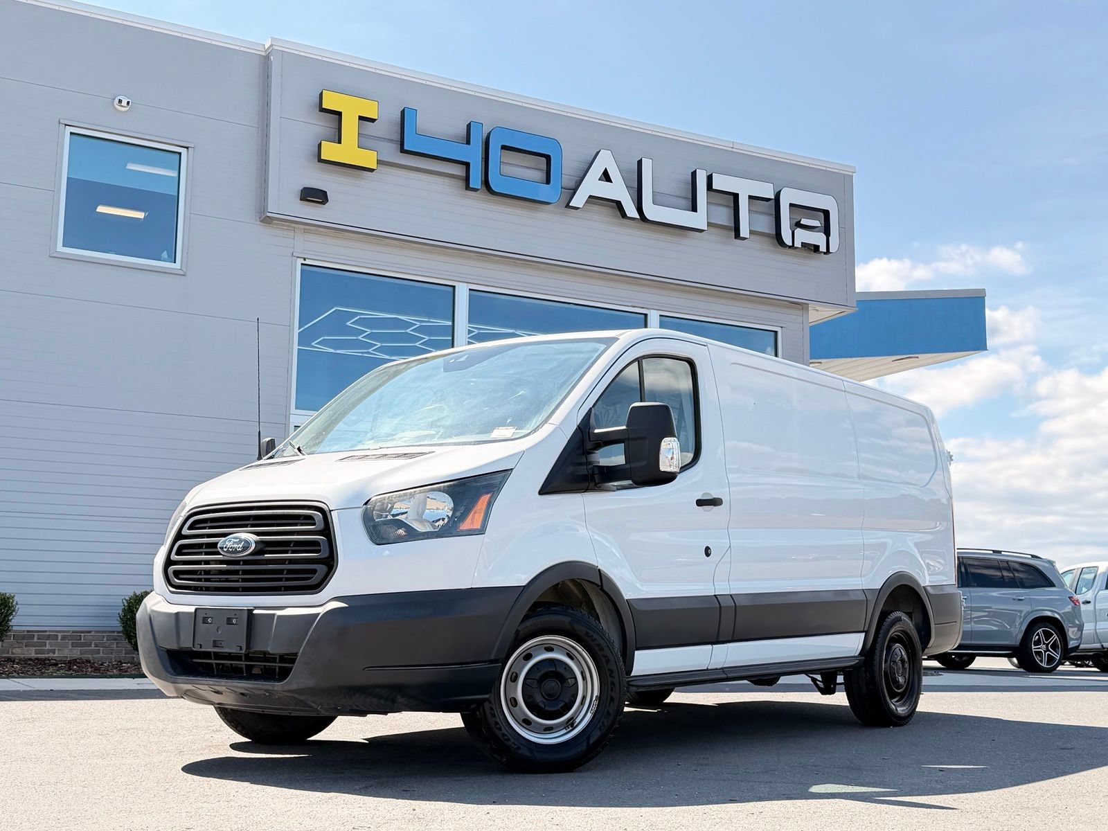 Used 2018 Ford Transit 150 130 Low Roof RWD image 1