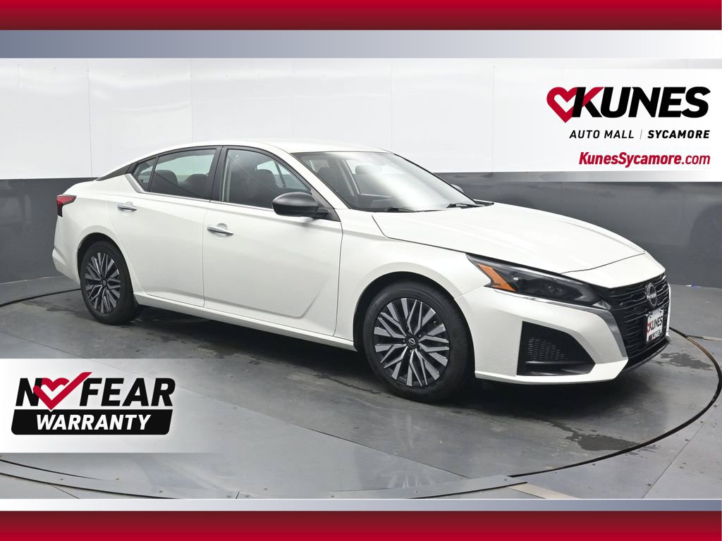 Used 2024 Nissan Altima 2.5 SV FWD image 1