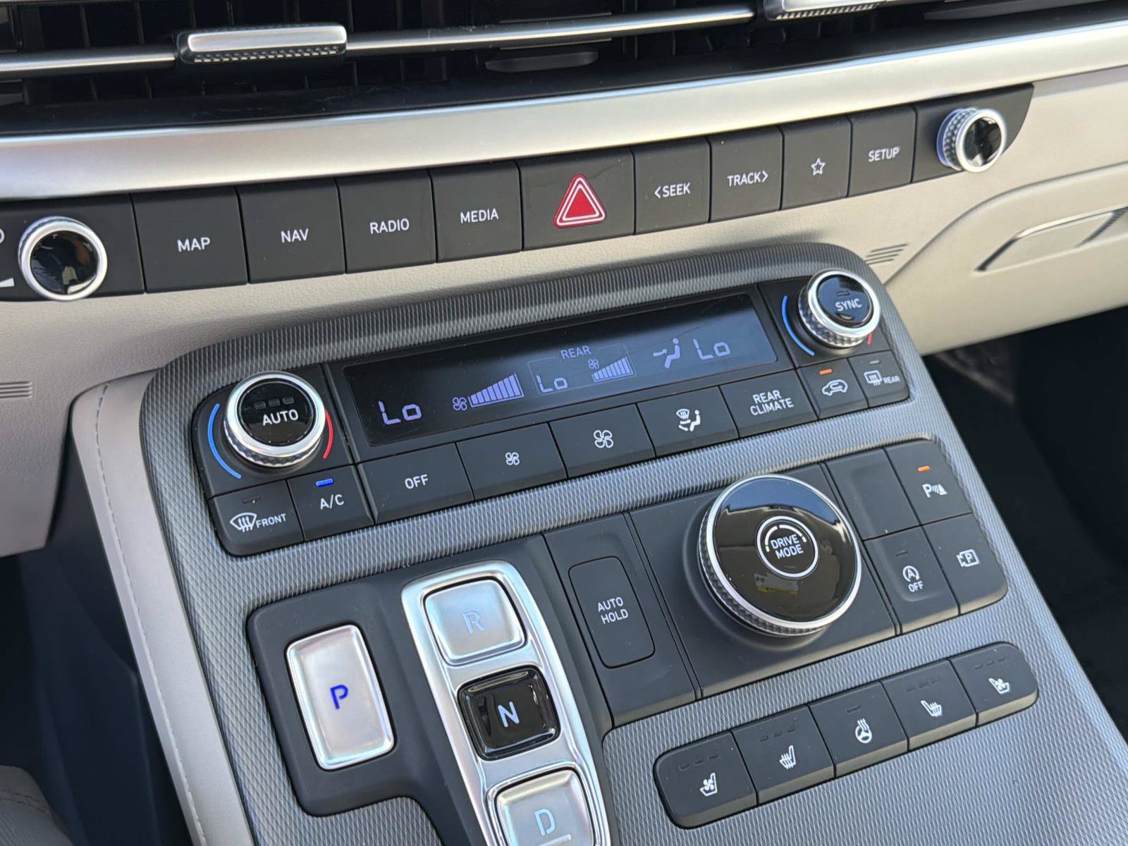 Used 2024 Hyundai Palisade Limited FWD image 27