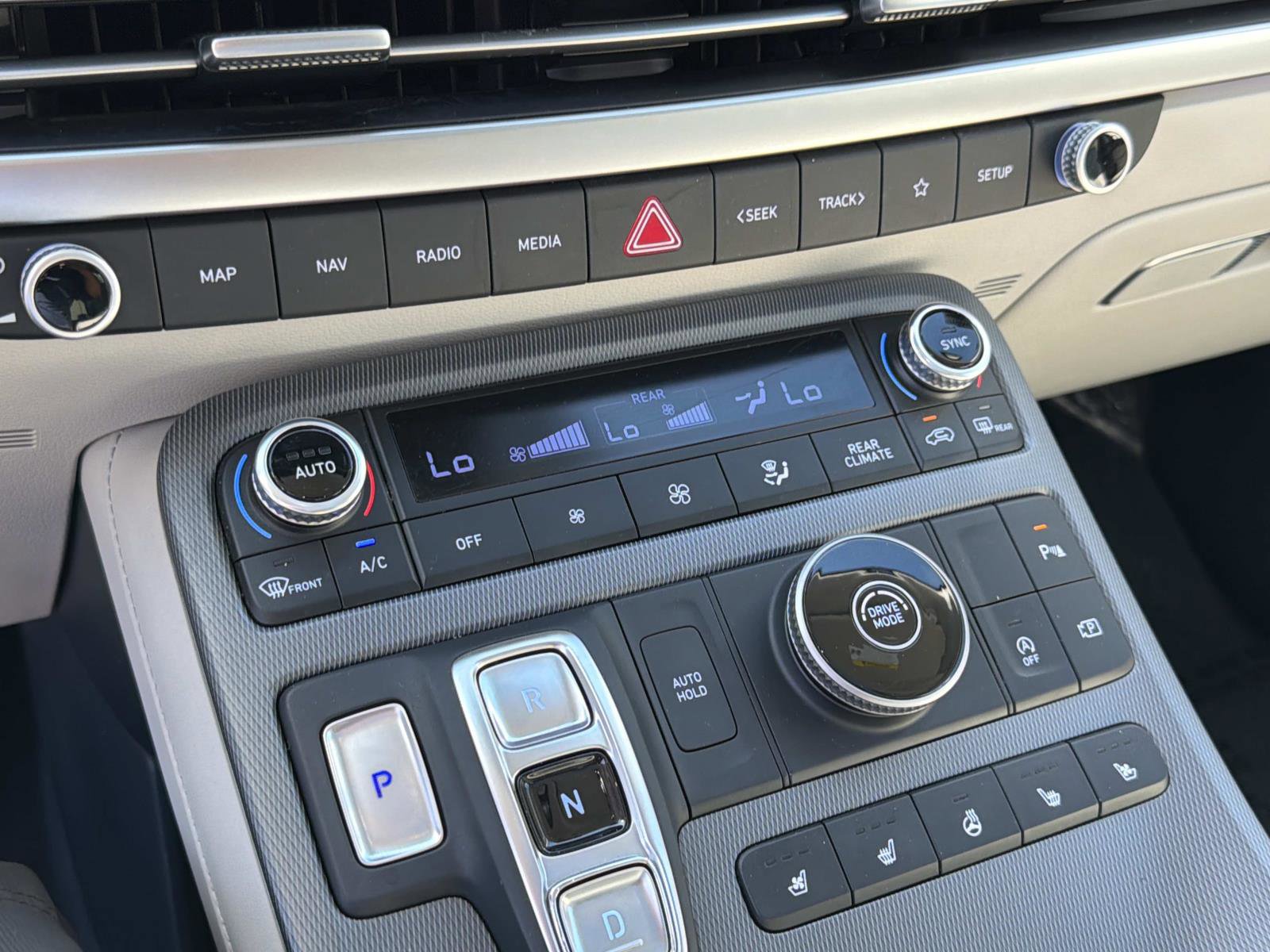 Used 2024 Hyundai Palisade Limited image 27