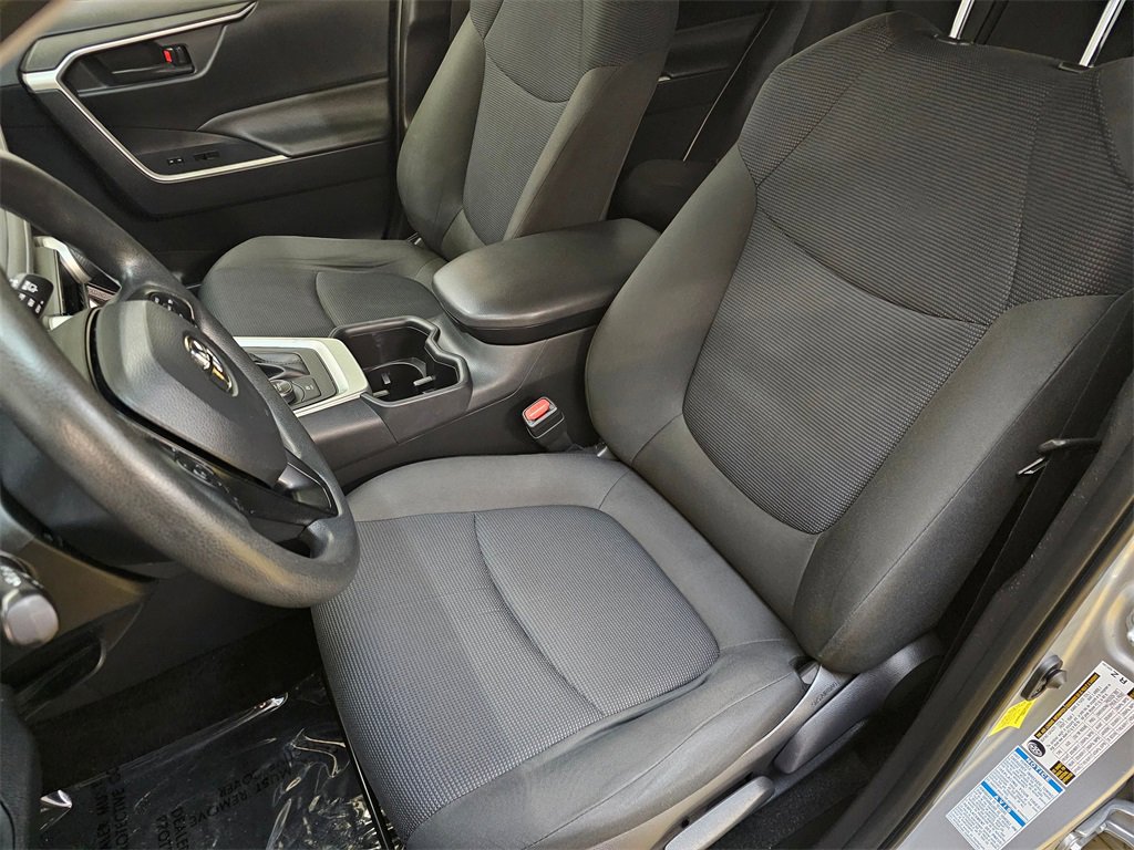 Used 2022 Toyota RAV4 LE image 22