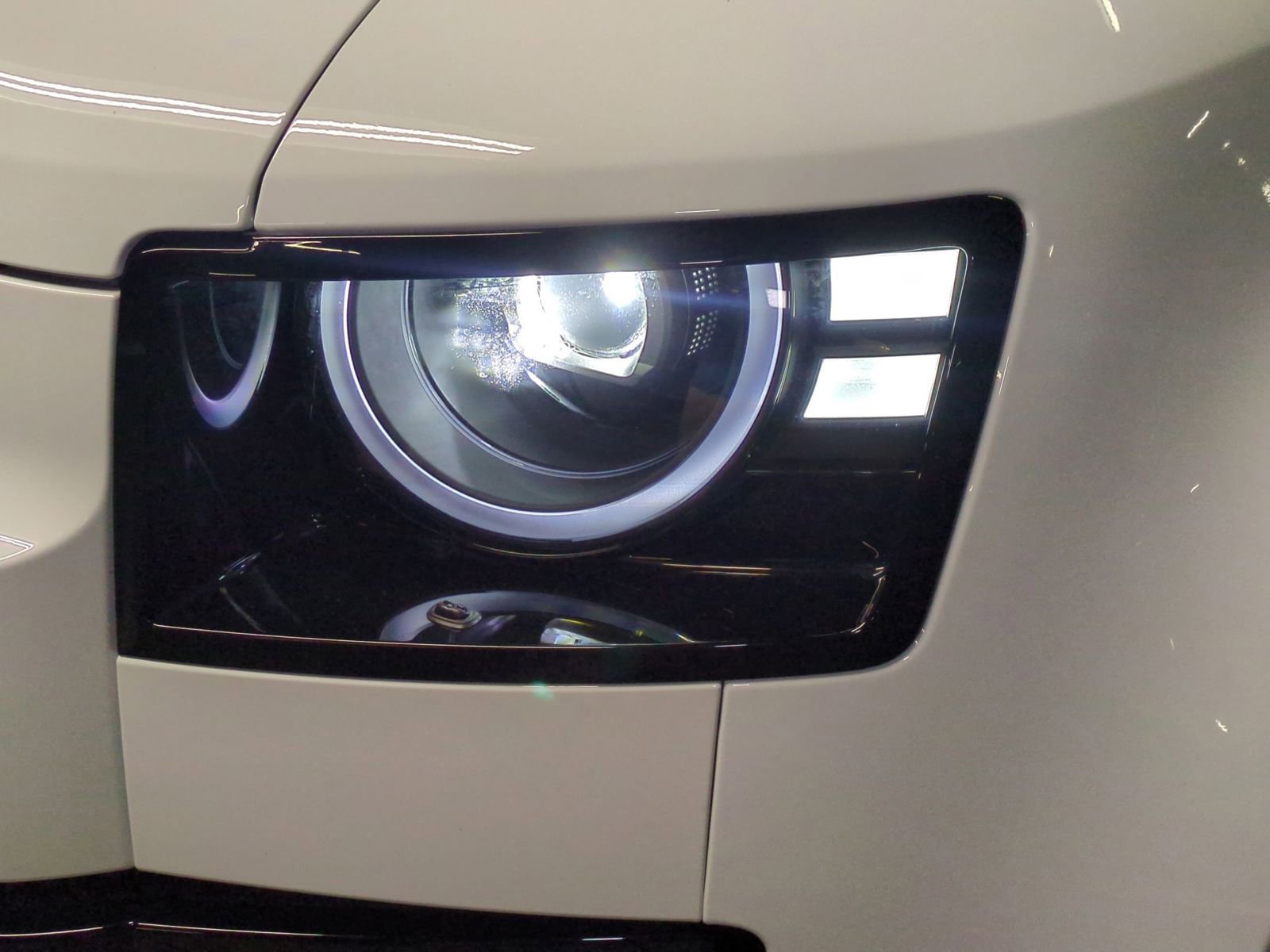 New 2026 Land Rover Defender 110 X-Dynamic SE image 10