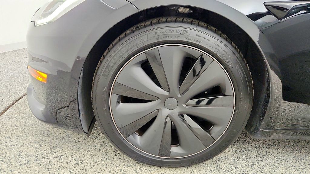 Used 2022 Tesla Model S Plaid image 9