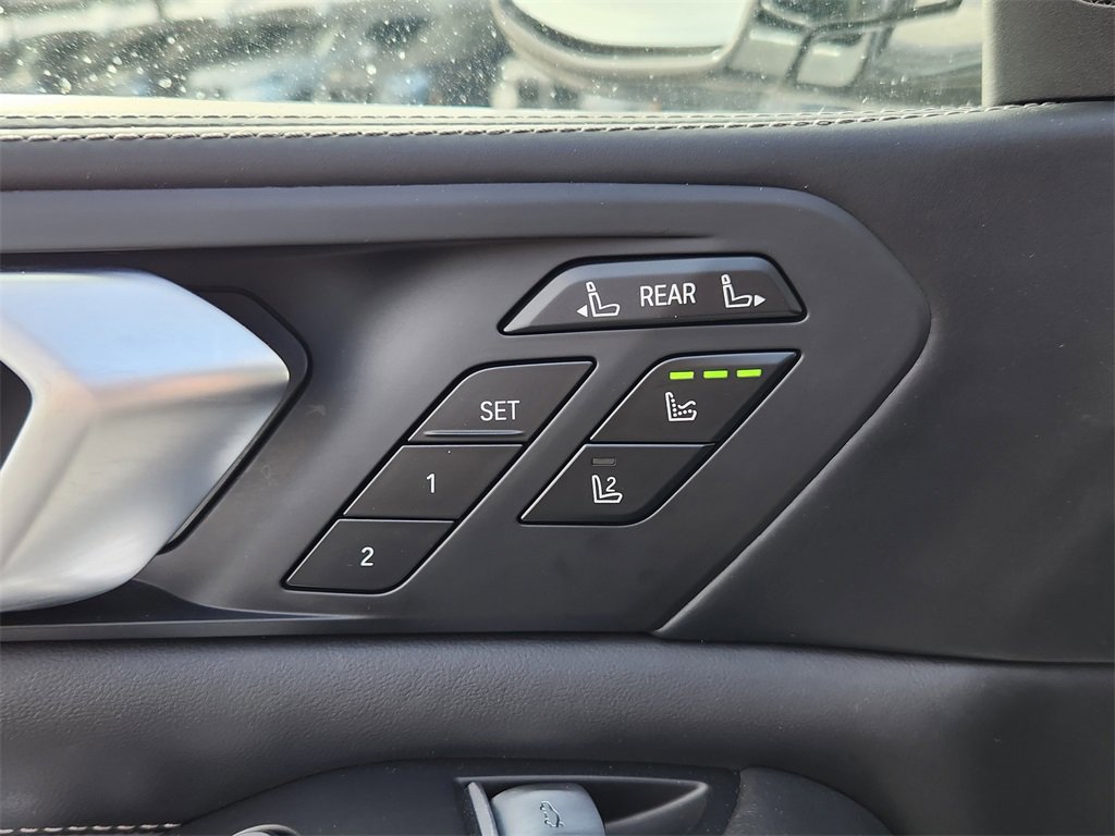 Used 2021 BMW X7 M50i image 31