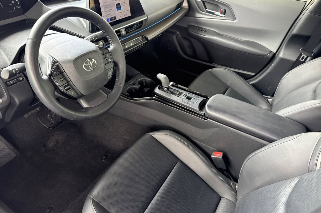 Used 2025 Toyota Prius XLE FWD image 5