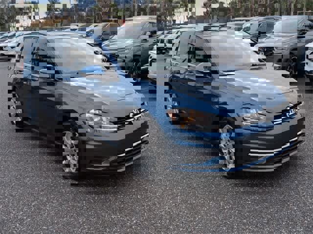 Used 2021 Volkswagen Golf 4-Door image 2