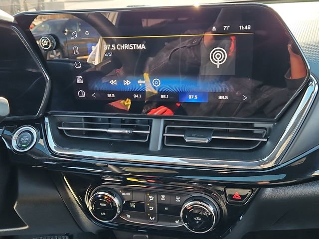 Used 2025 Chevrolet Trax RS w/ Sunroof Package image 13