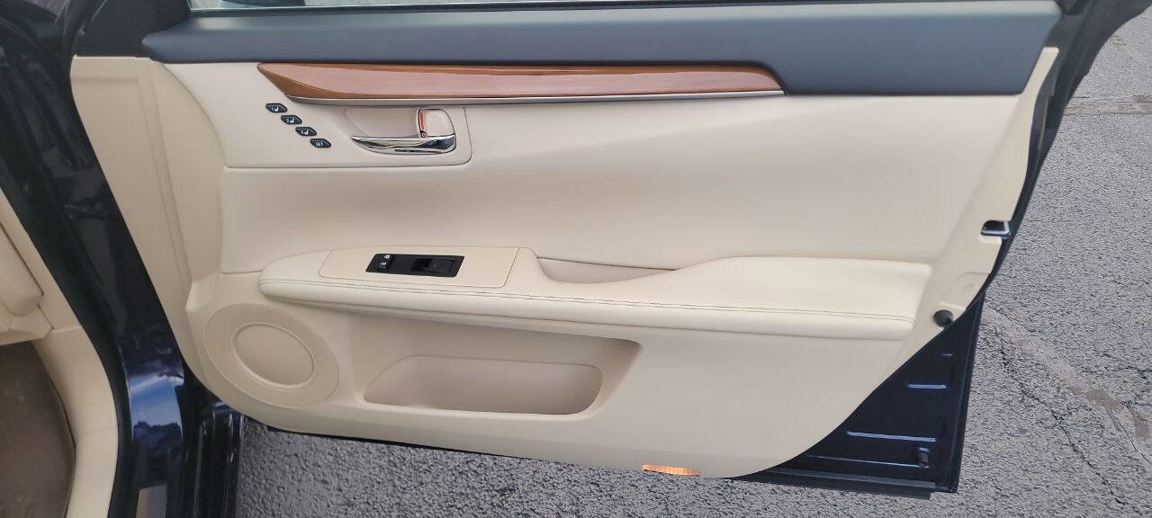 Used 2013 Lexus ES 300h image 21