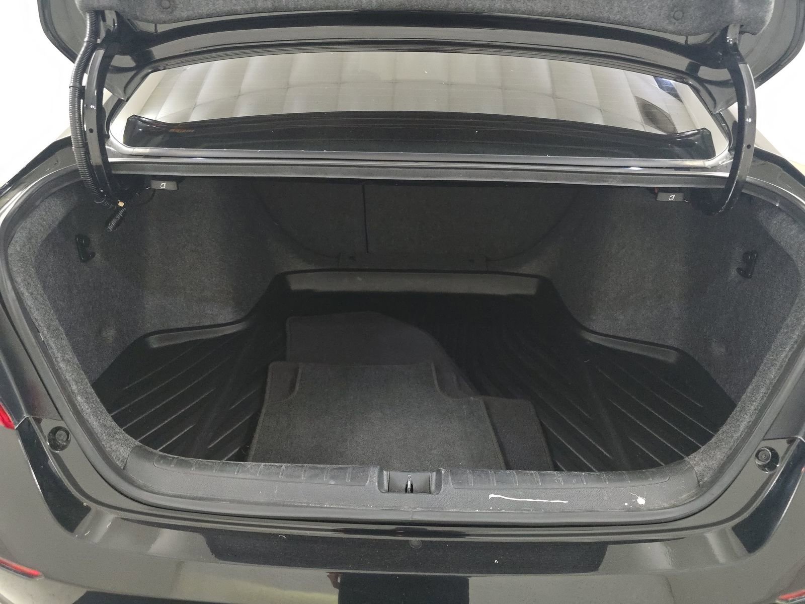 Used 2018 Honda Accord Touring image 16