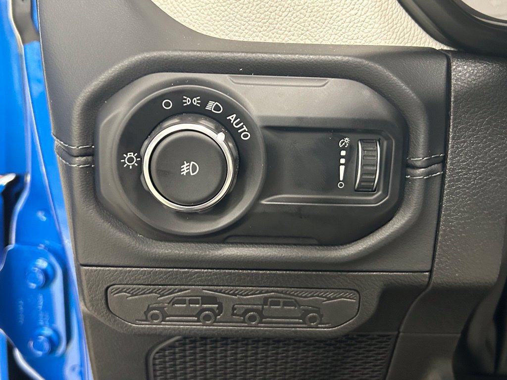 Used 2024 Jeep Wrangler Unlimited Sahara AWD/4WD image 34