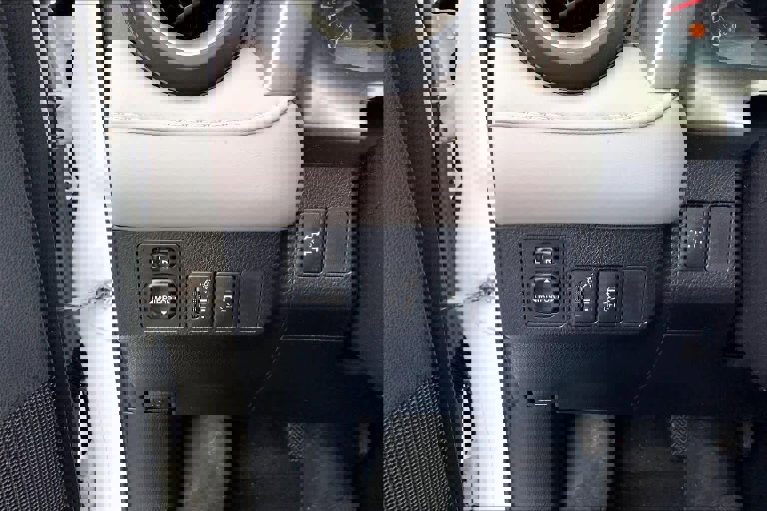 Used 2015 Toyota RAV4 XLE image 35