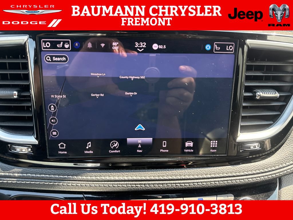 Used 2025 Chrysler Pacifica Limited FWD image 19
