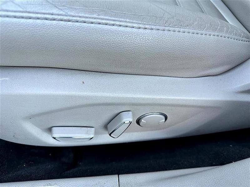 Used 2017 Ford Fusion SE w/ Fusion SE Technology Package image 14